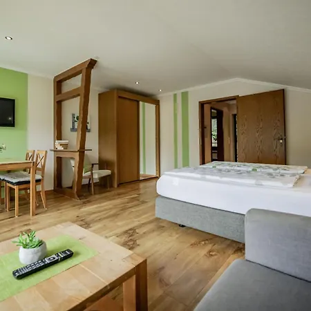Bed & Breakfast Ferienweingut Stein Valwig